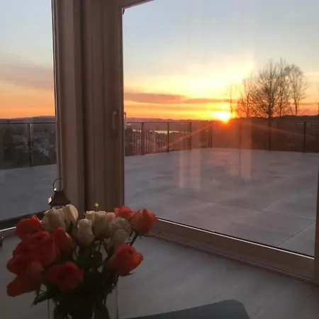 Flott Med Nydelig Utsikt I Et Stille Og Rolig Boligomrade Bergen