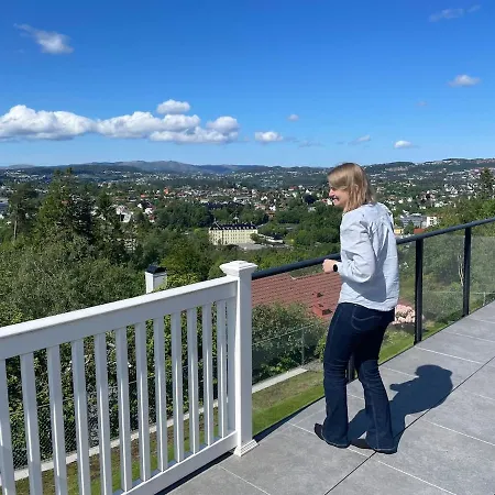 Apartment Flott Med Nydelig Utsikt I Et Stille Og Rolig Boligomrade