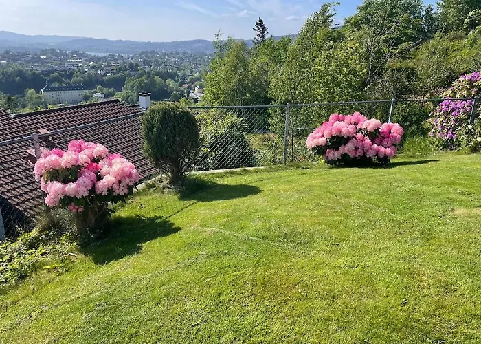 Flott Med Nydelig Utsikt I Et Stille Og Rolig Boligomrade Bergen