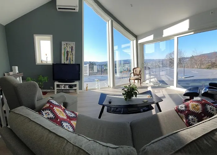 Flott Med Nydelig Utsikt I Et Stille Og Rolig Boligområde * Bergen