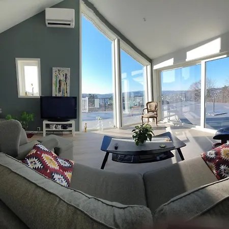 Flott Med Nydelig Utsikt I Et Stille Og Rolig Boligomrade * Берген